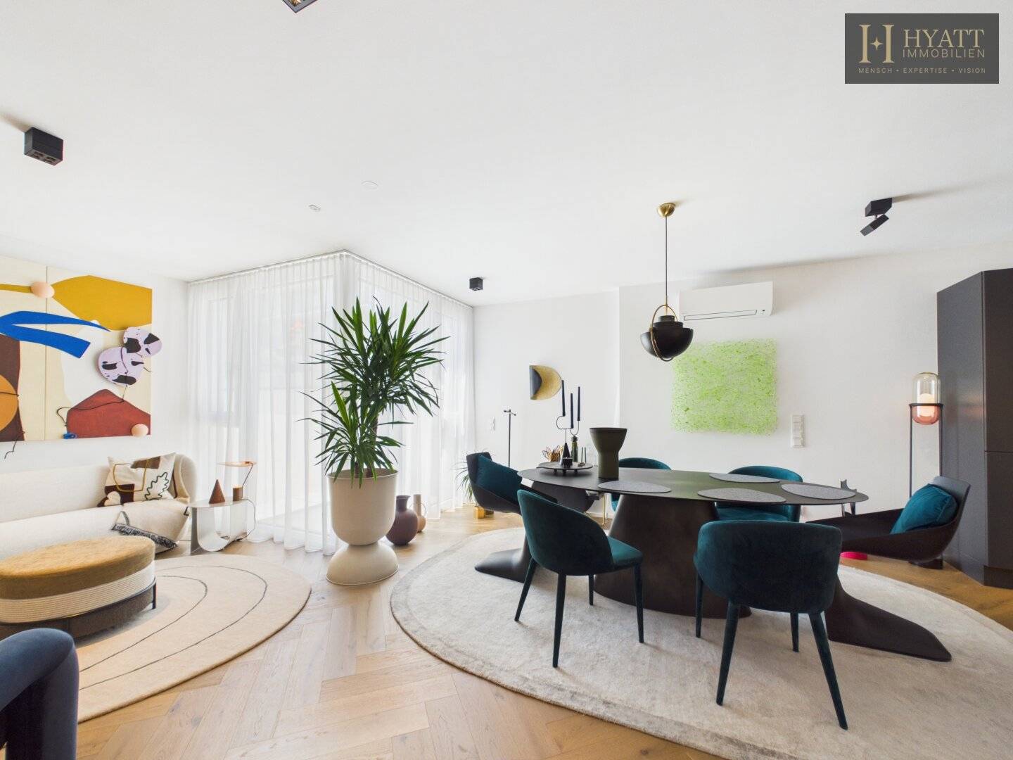 Helle Maisonettewohnung mit Balkon und offenem Wohnbereich