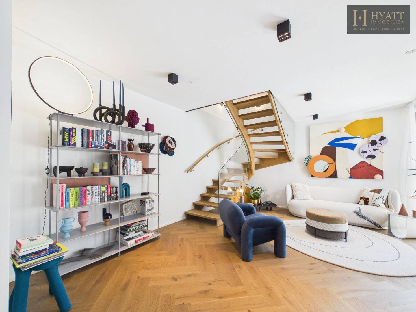 Helle Maisonettewohnung mit Balkon und offenem Wohnbereich