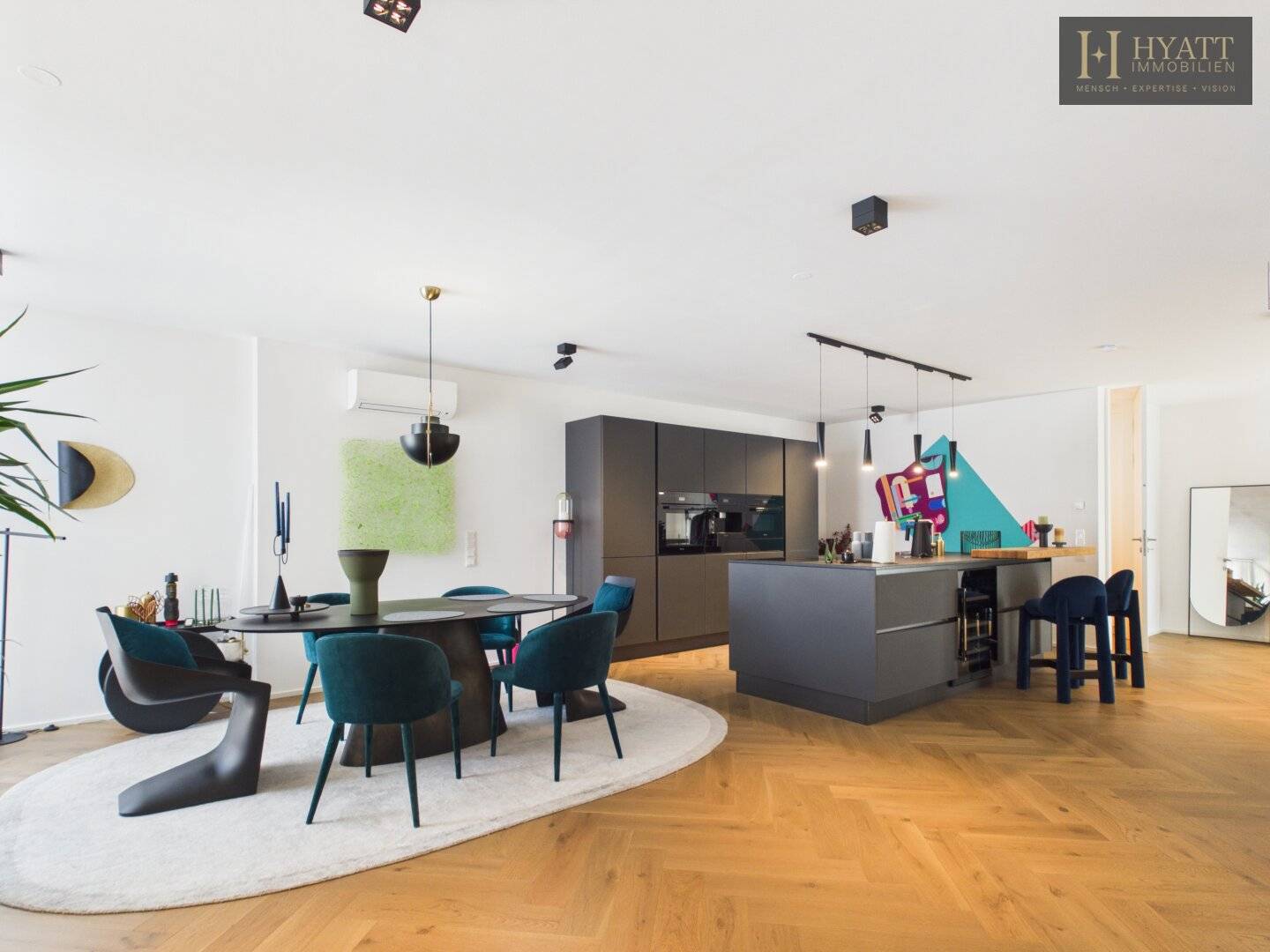Helle Maisonettewohnung mit Balkon und offenem Wohnbereich