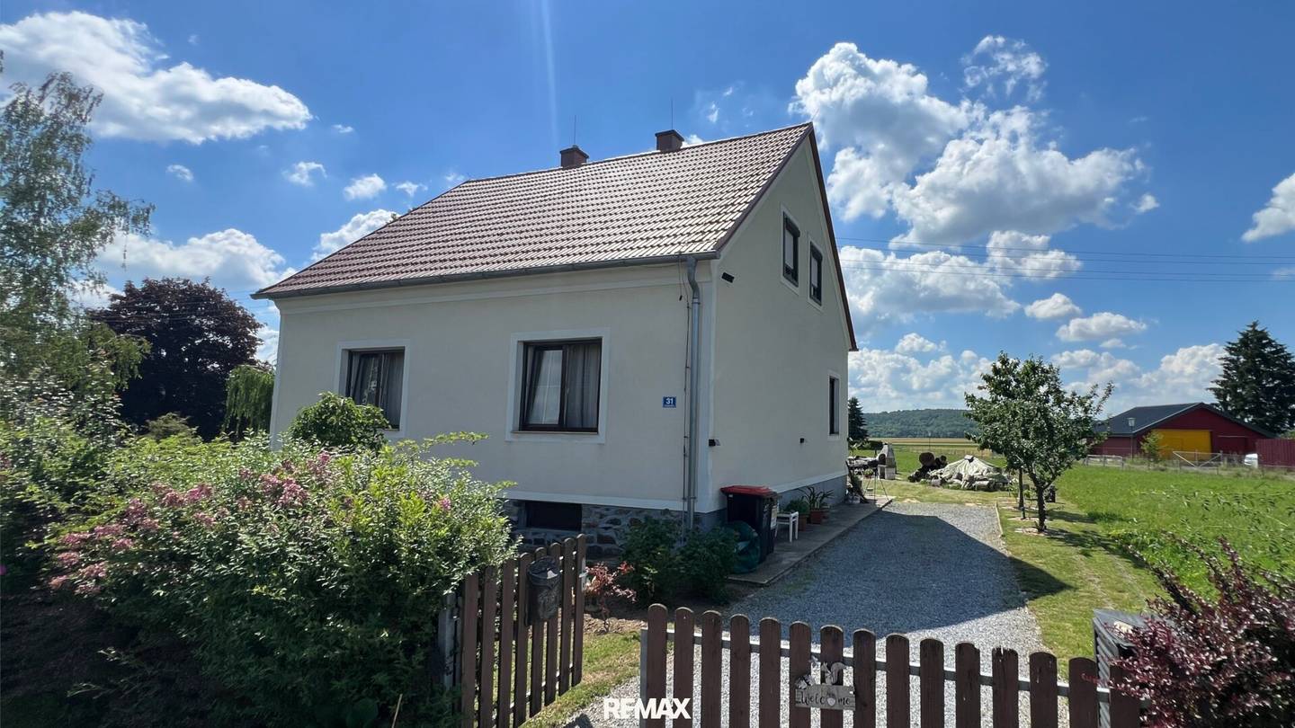 Single-family house with outbuilding and garden in Kirchfidisch