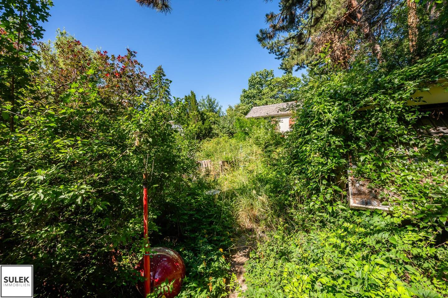 Plot with development potential in green location near Lainzer Tiergarten