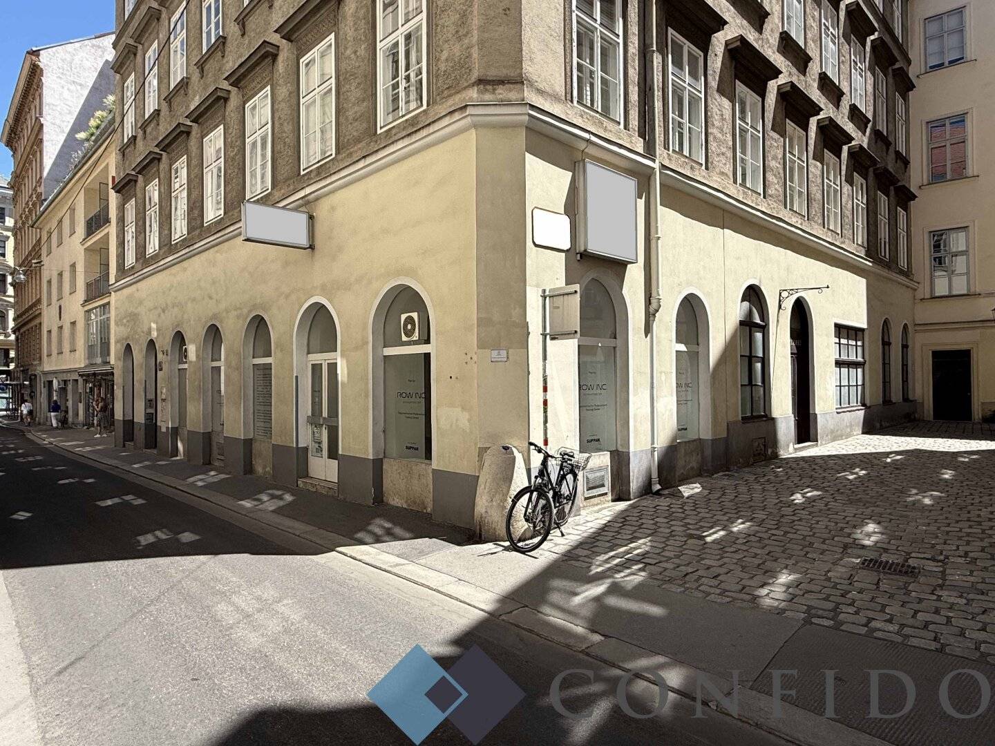 Office space in historic old building near Stephansplatz