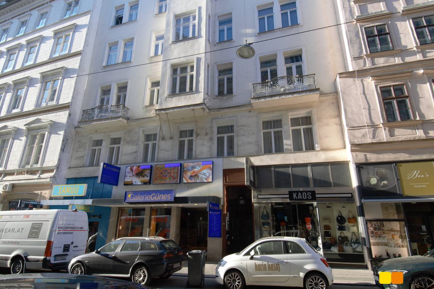 Historic Office with Balcony near Stephansplatz and Stadtpark