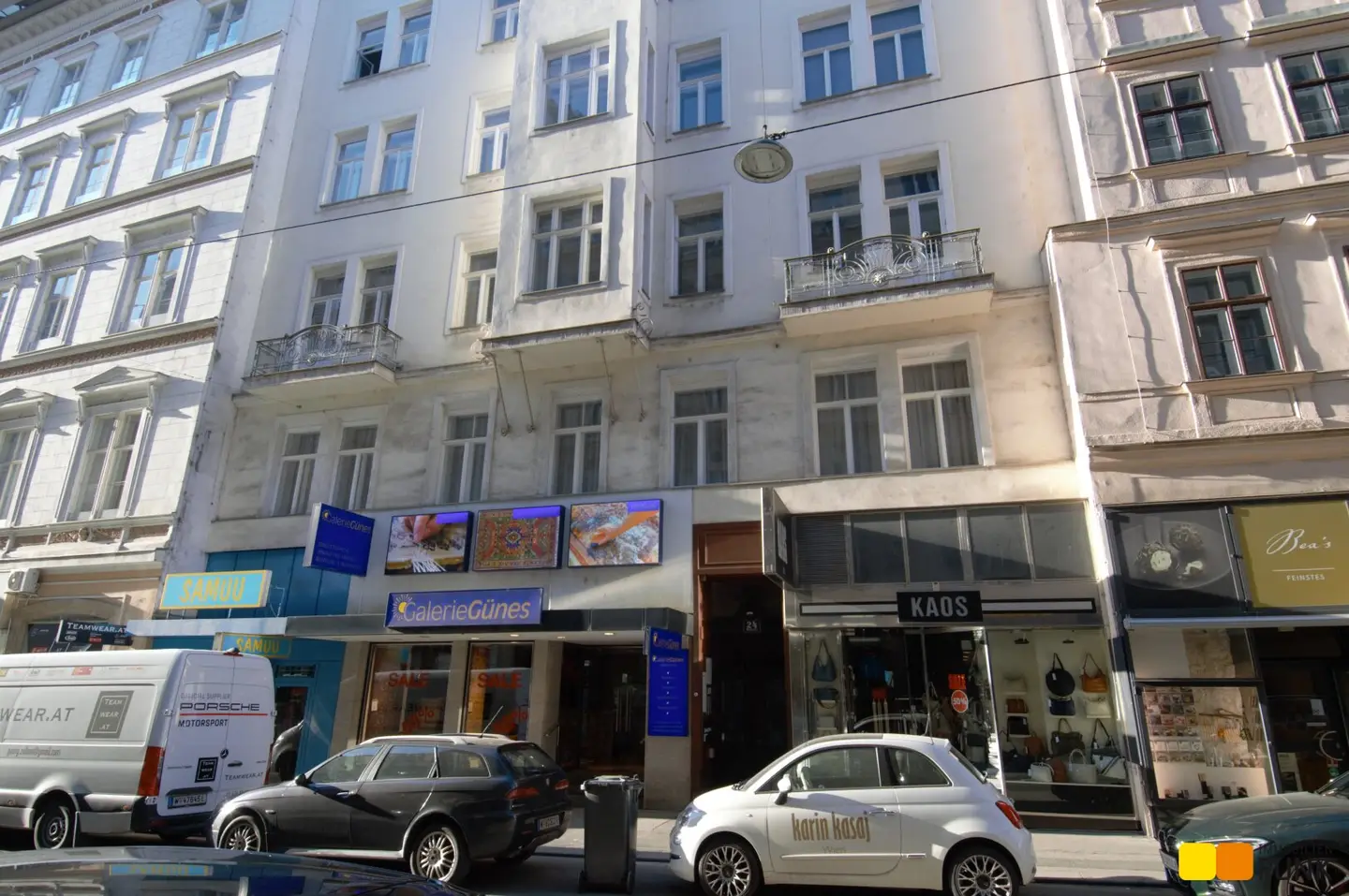 Historic Office with Balcony near Stephansplatz and Stadtpark