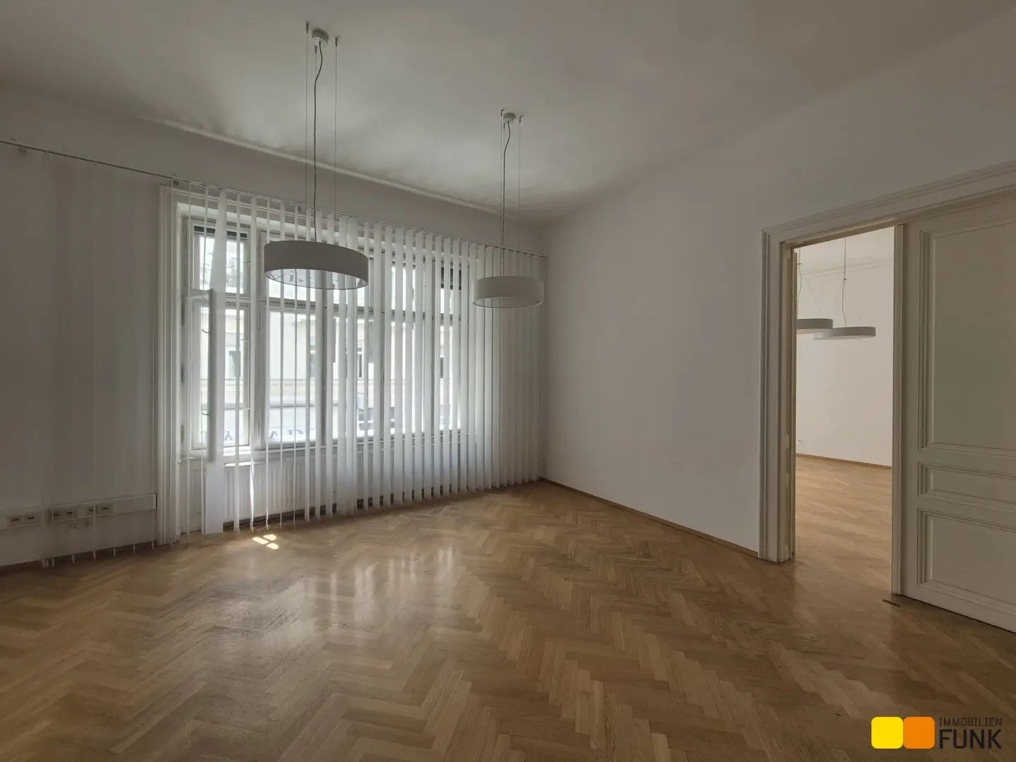 Historic Office with Balcony near Stephansplatz and Stadtpark