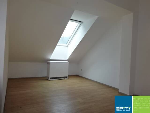 Ruhige Dachgeschosswohnung mit guter Raumaufteilung