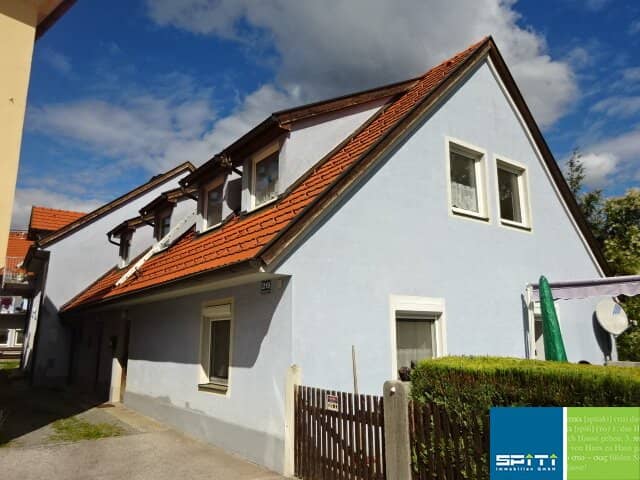 Ruhige Dachgeschosswohnung mit guter Raumaufteilung