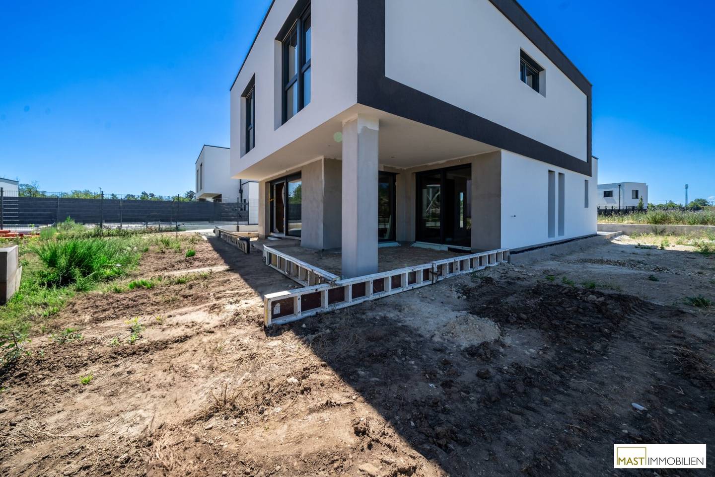 Neubau Einfamilienhaus mit Terrasse und Garage