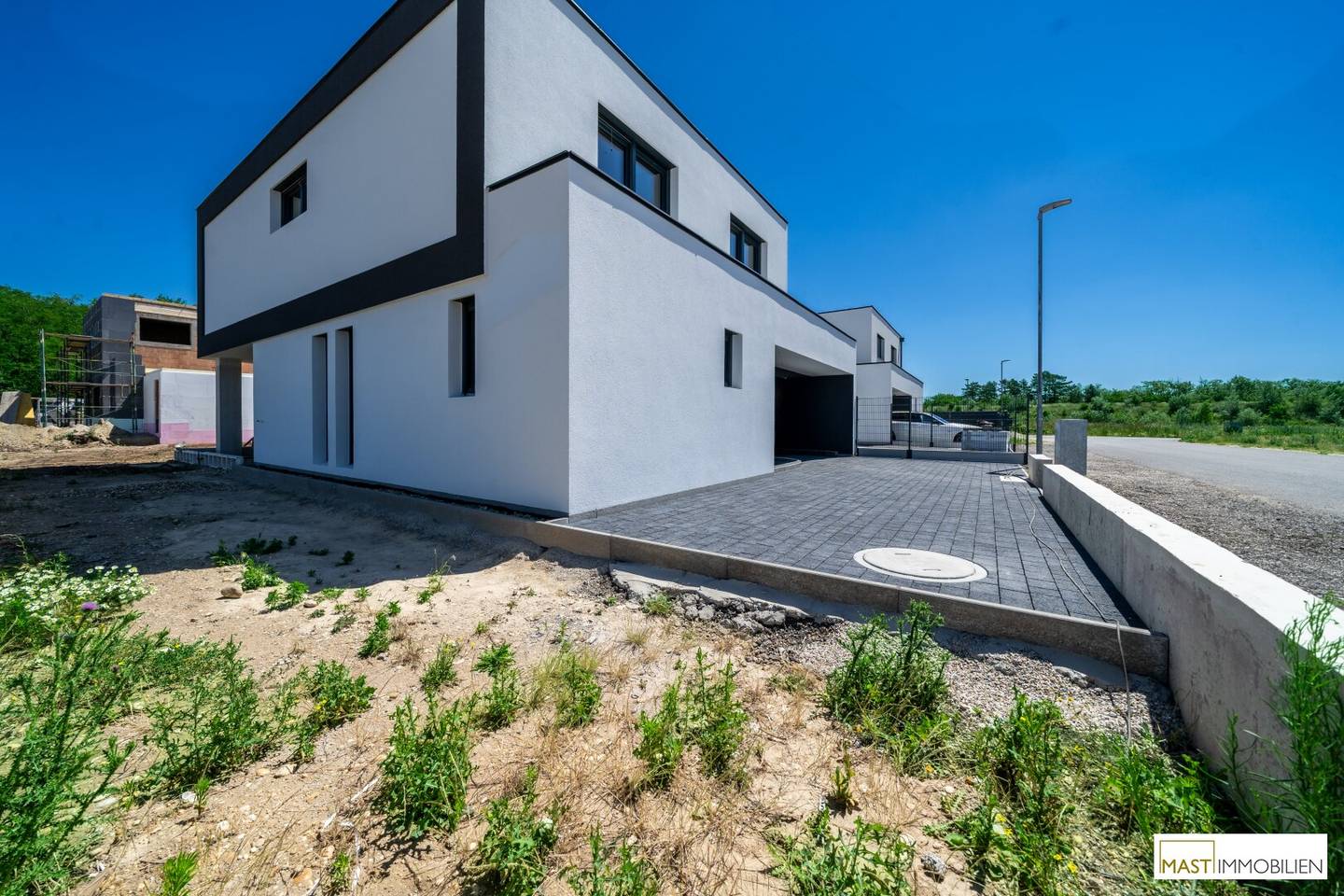 Neubau Einfamilienhaus mit Terrasse und Garage
