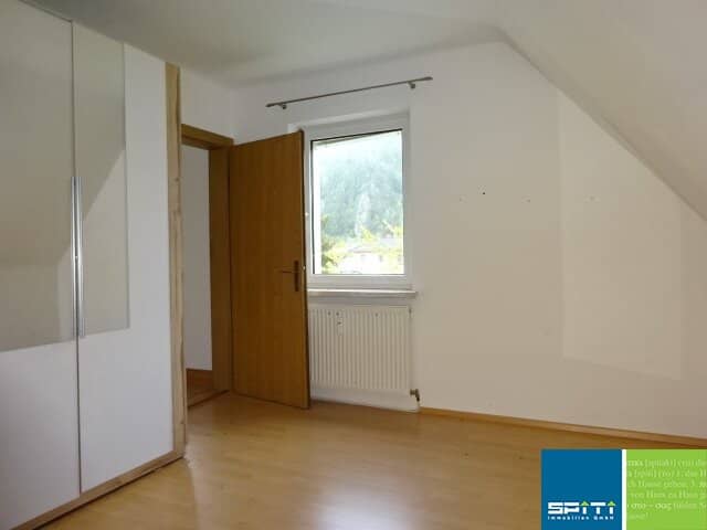 Dachgeschosswohnung mit Gartenanteil und Kellerabteil