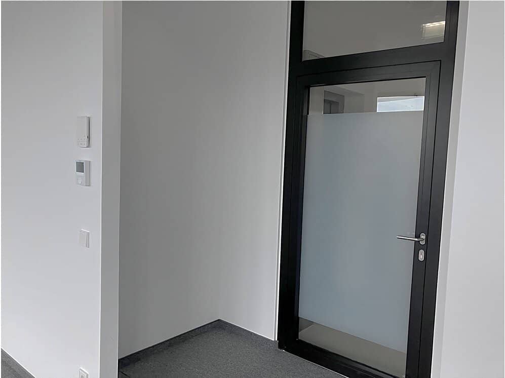 Office space on the 4th floor with elevator and central location