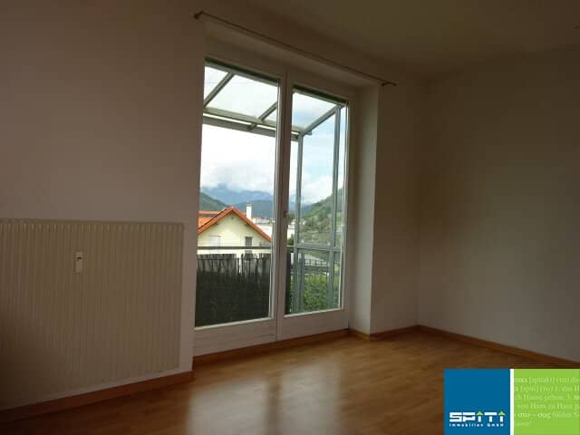 Helle Wohnung mit Balkon und Loggia in zentraler Lage