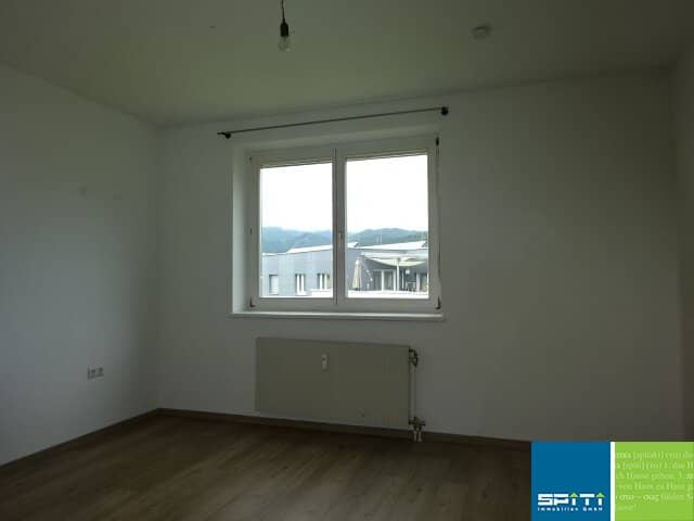 Helle Wohnung mit Balkon und Loggia in zentraler Lage