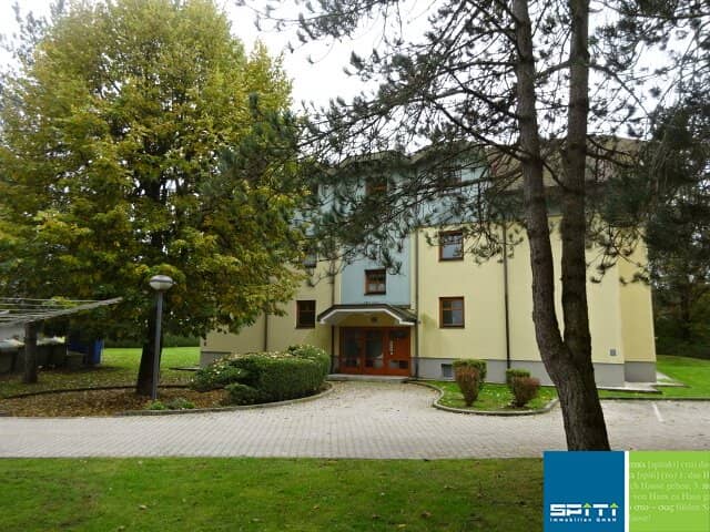 Bright apartment with balcony and parking in quiet location