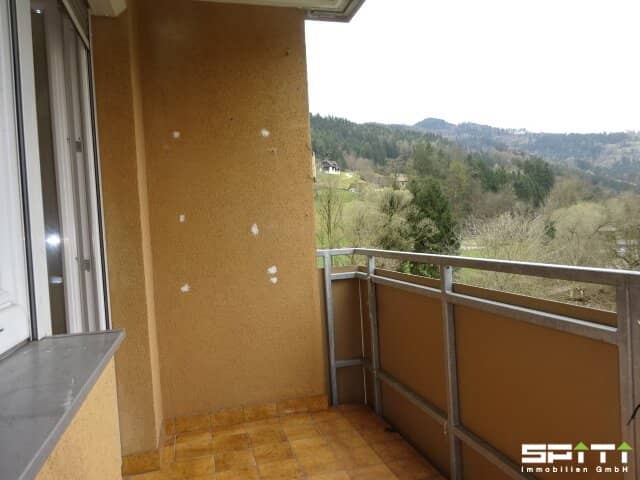 Helle 2 Zimmer Wohnung mit Balkon und Loggia