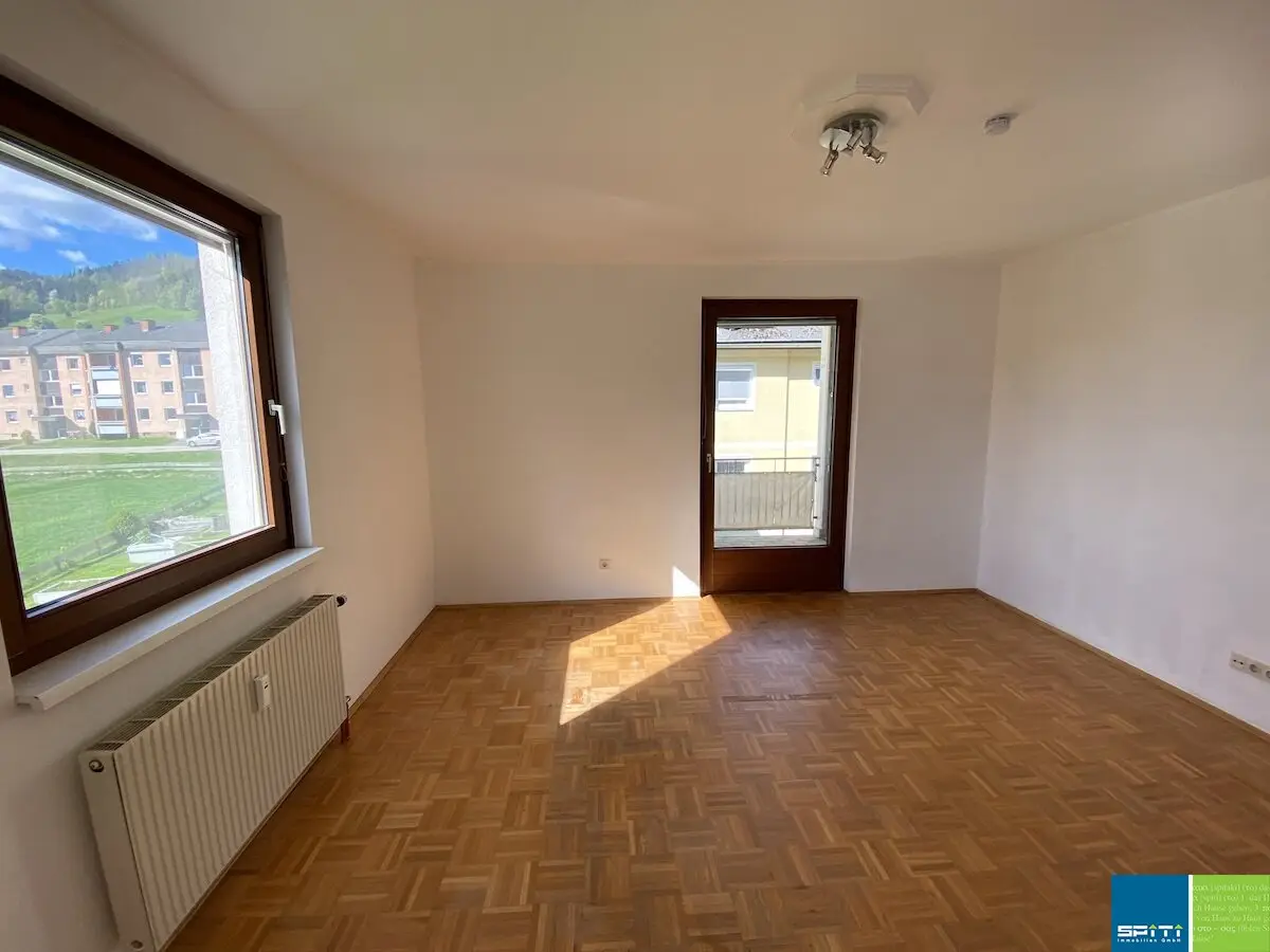 Bright 3-Room Apartment with West-Facing Balcony and Cellar