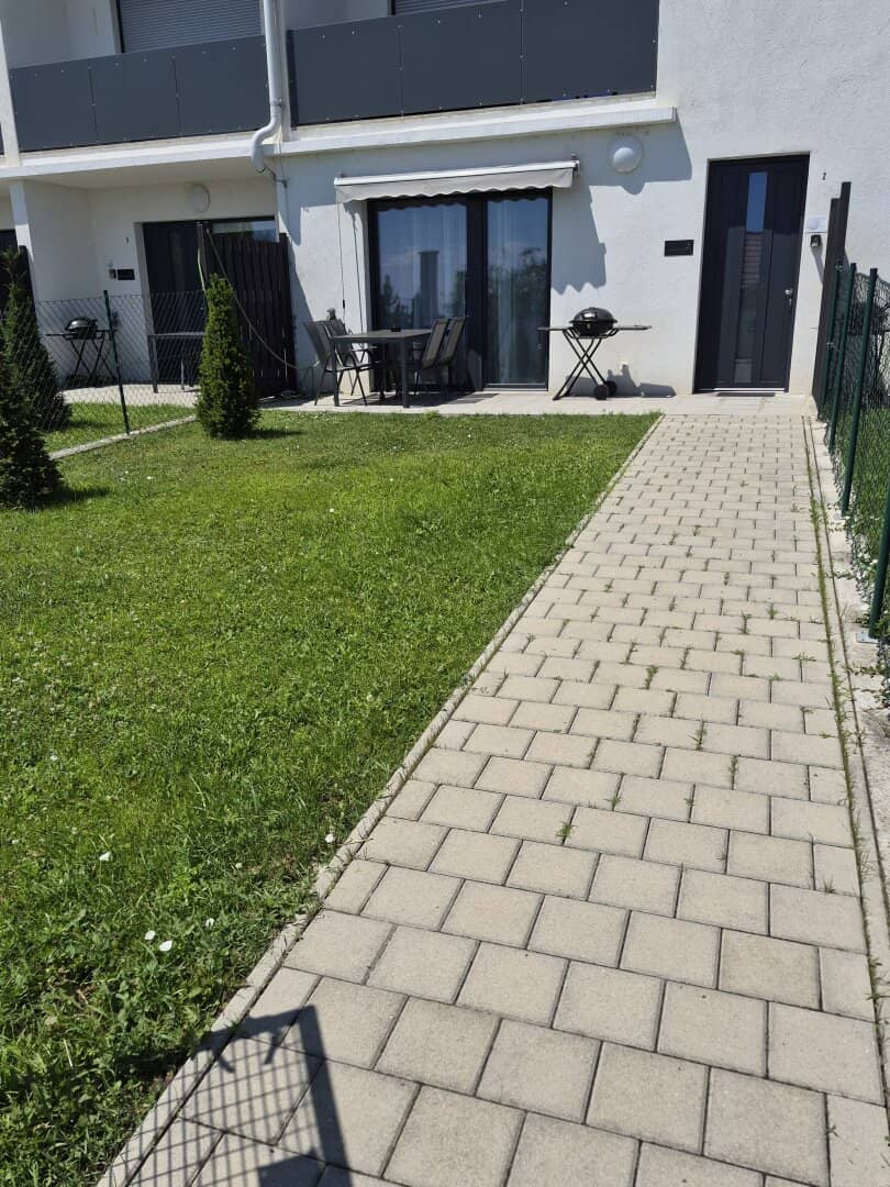 Erdgeschosswohnung mit Garten und Seeblick