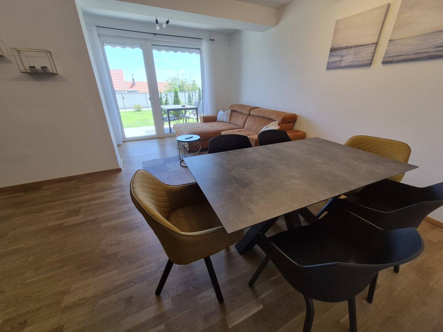 Erdgeschosswohnung mit Garten und Seeblick