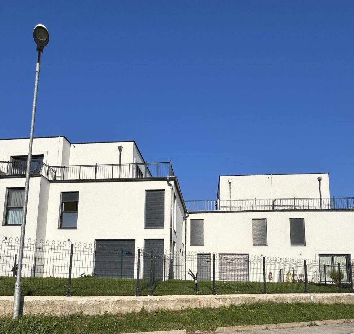 Modern living in Wilfersdorf: First occupancy semi detached house with garden, parquet, 5 rooms and underfloor heating