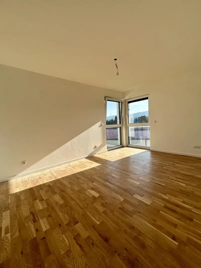 Modernes Wohnen in Wilfersdorf: Erstbezug Doppelhaushälfte mit Garten, Parkett, 5 Zimmern und Fußbodenheizung!