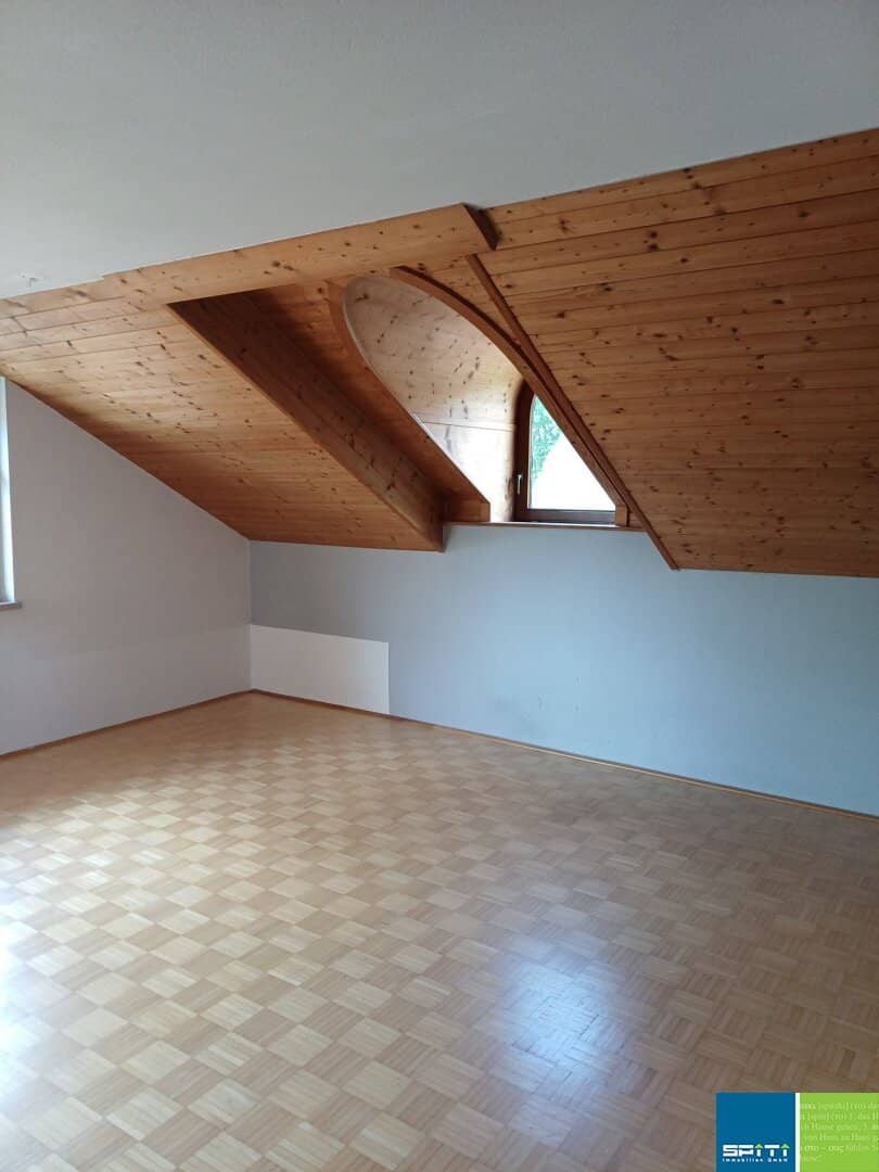 Sunny 3 Room Apartment with Balcony and Parking