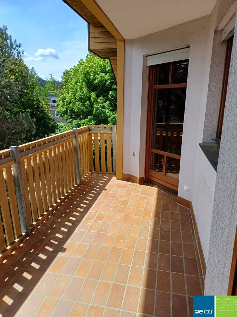 Sunny 3 Room Apartment with Balcony and Parking