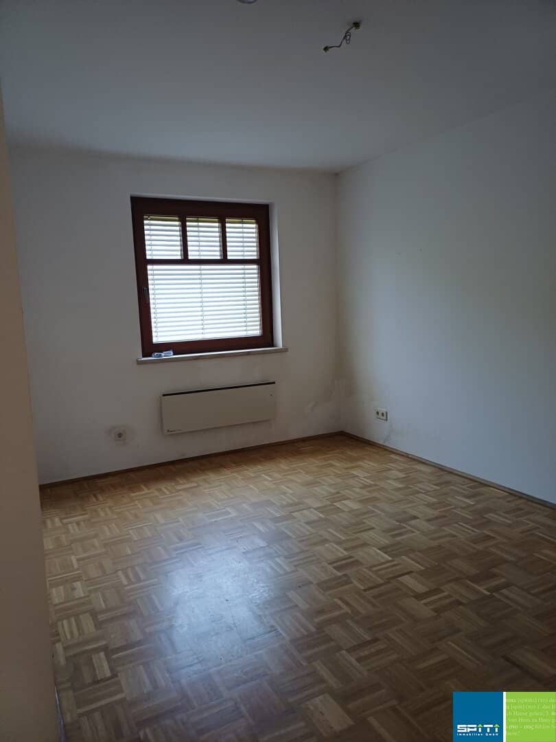 Bright apartment with west balcony and parking in green setting