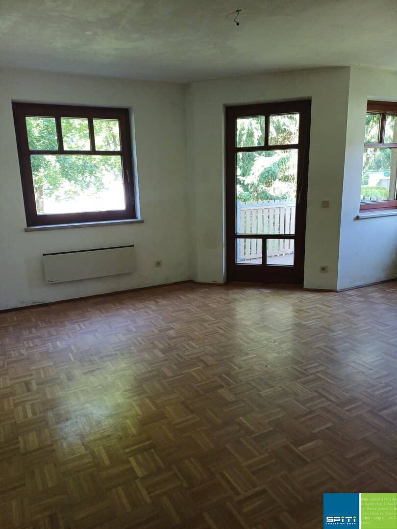 Bright apartment with west balcony and parking in green setting