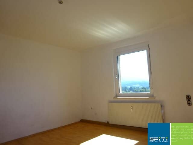 Sanierungsbedürftige Anlegerwohnung mit Balkon in zentraler Lage
