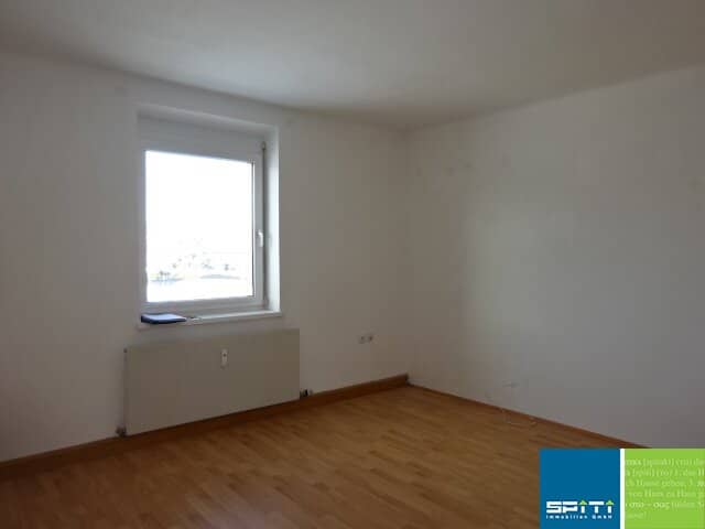 Sanierungsbedürftige Anlegerwohnung mit Balkon und Kellerabteil