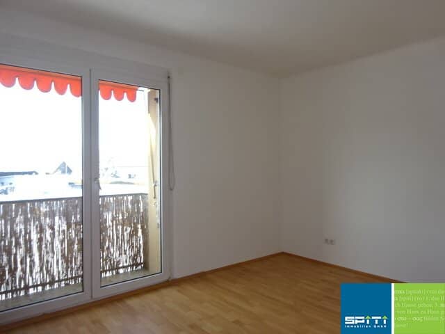 Sanierungsbedürftige Anlegerwohnung mit Balkon und Kellerabteil