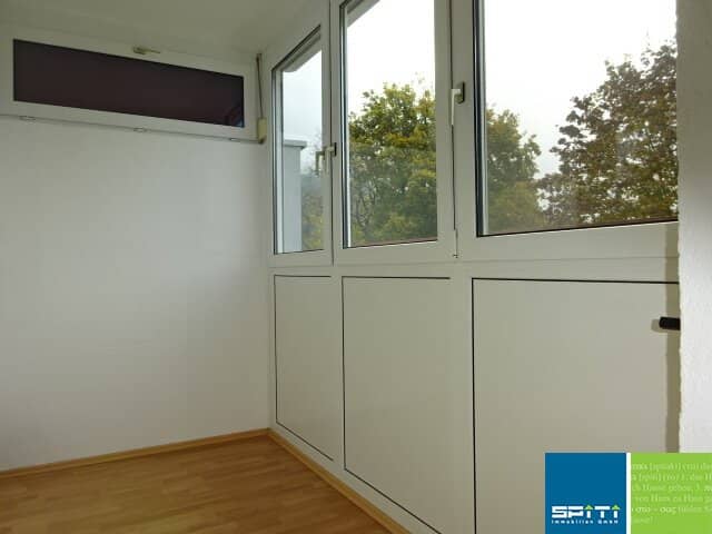 Helle Wohnung mit Loggia neben dem Bahnhof