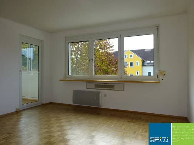 Helle Wohnung mit Loggia neben dem Bahnhof