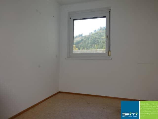Helle Wohnung mit Loggia neben dem Bahnhof