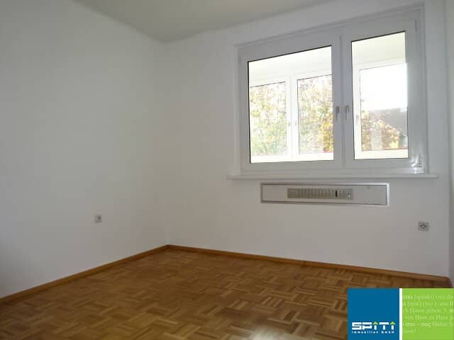 Helle Wohnung mit Loggia neben dem Bahnhof