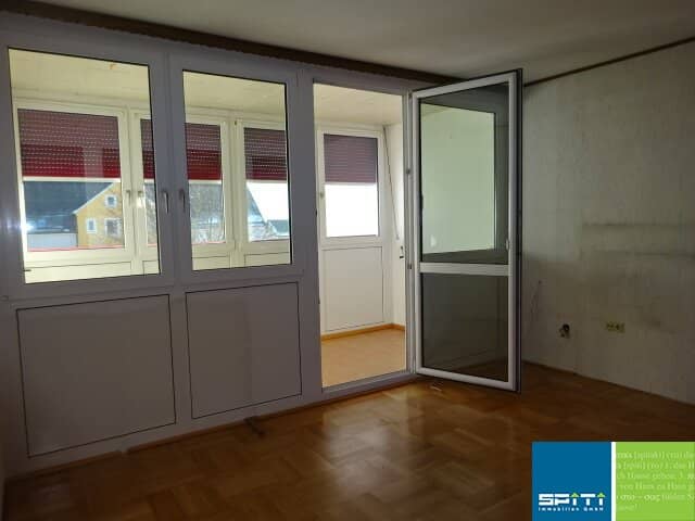 Helle Wohnung mit Loggia in zentraler Lage