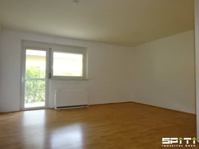 Helle Erdgeschosswohnung mit sonniger Terrasse