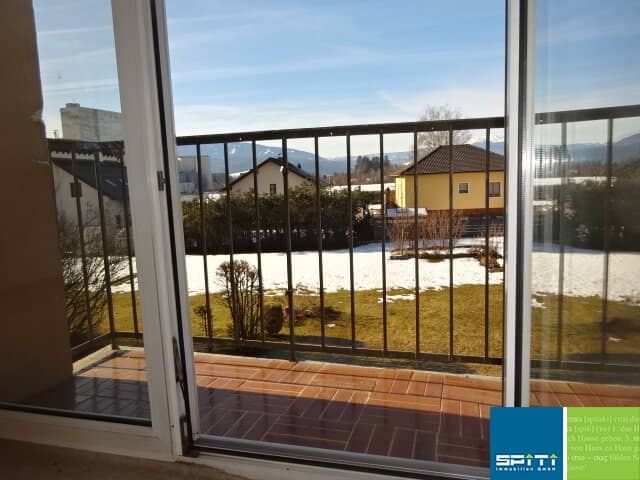 Sanierungsbedürftige Anlegerwohnung mit Balkon und Kellerabteil