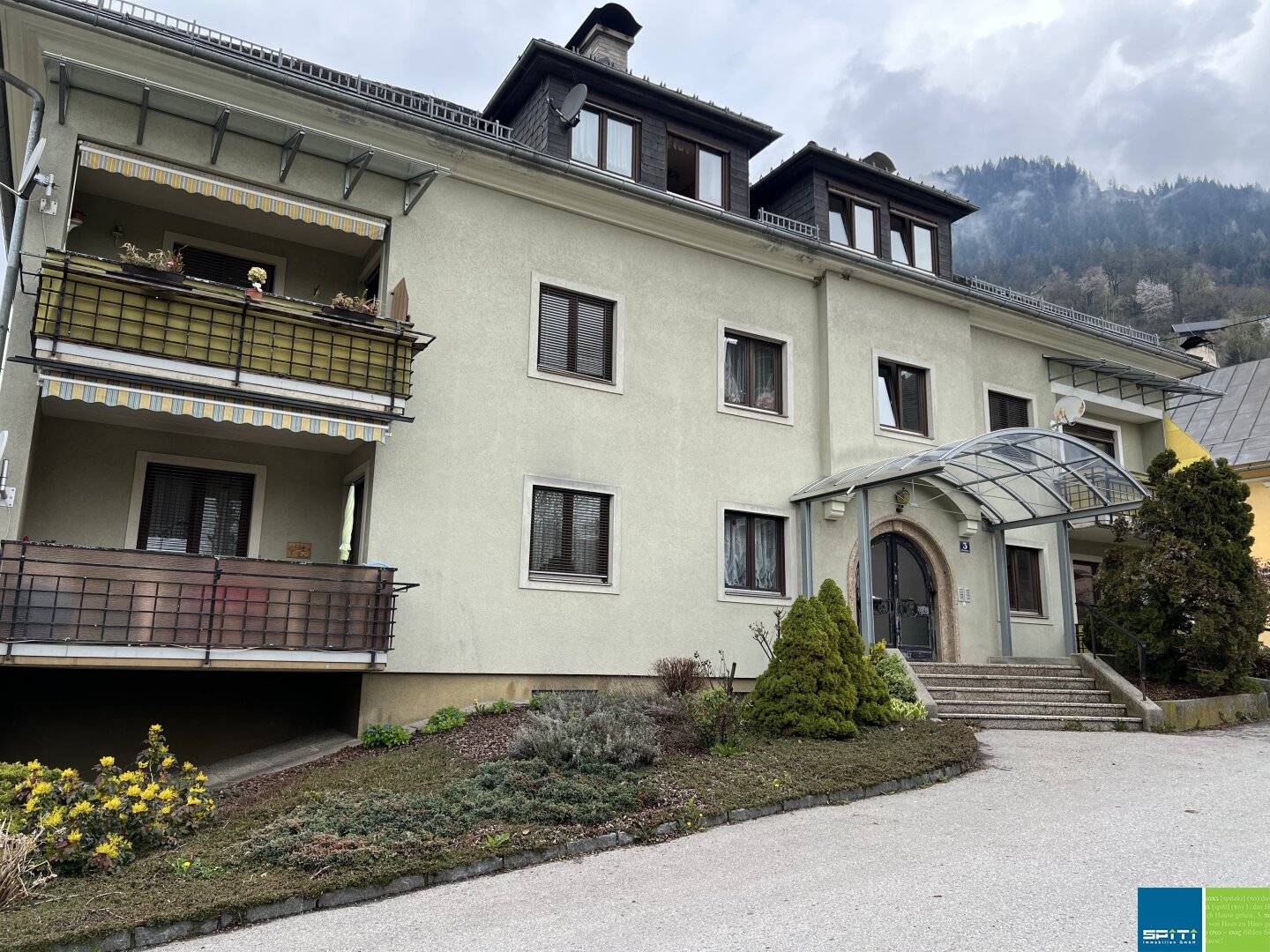 Mehrfamilienhaus mit 16 Wohneinheiten in zentraler Lage