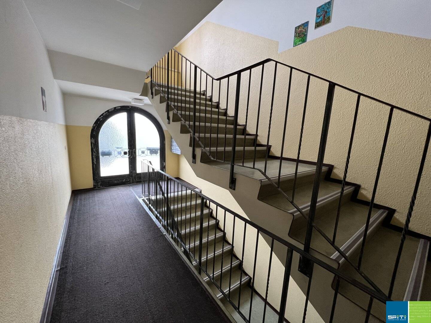 Mehrfamilienhaus mit 16 Wohneinheiten in zentraler Lage