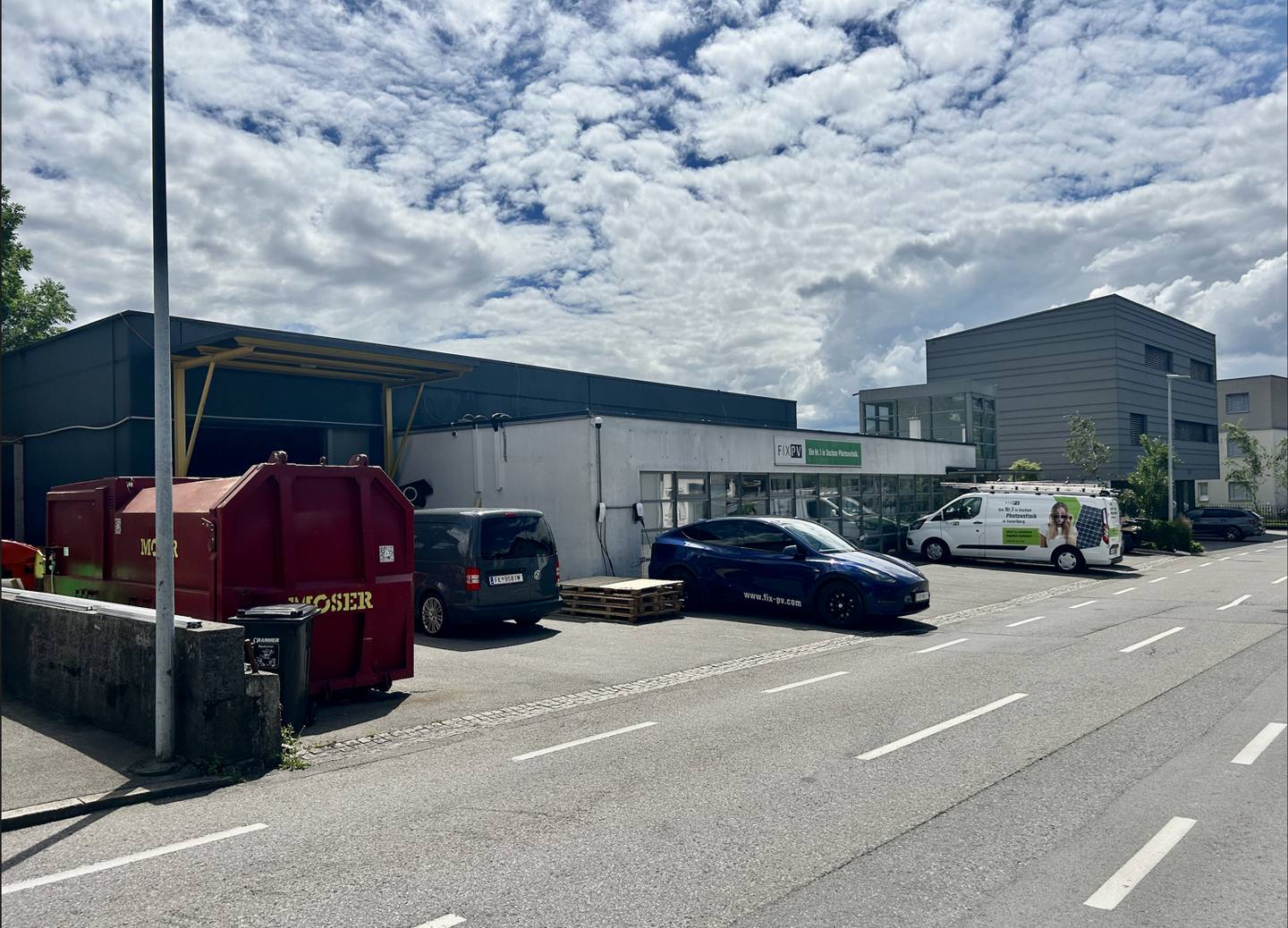 Gewerbehalle mit Büro auf 745 m² Grundstück