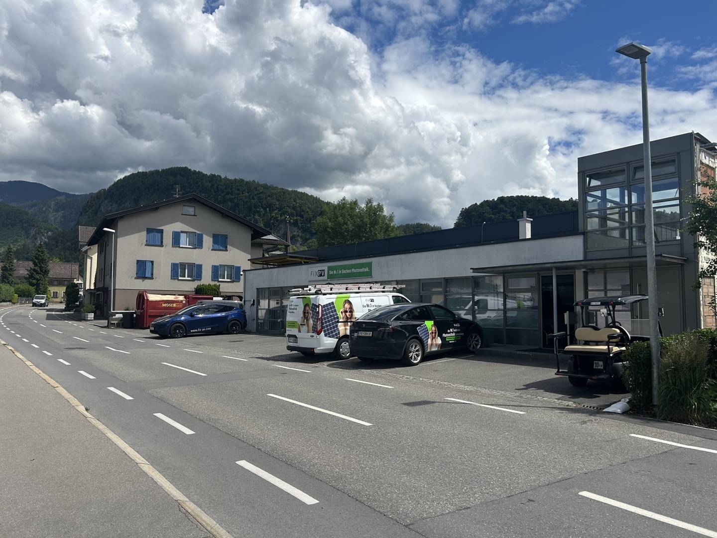 Gewerbehalle mit Büro auf 745 m² Grundstück