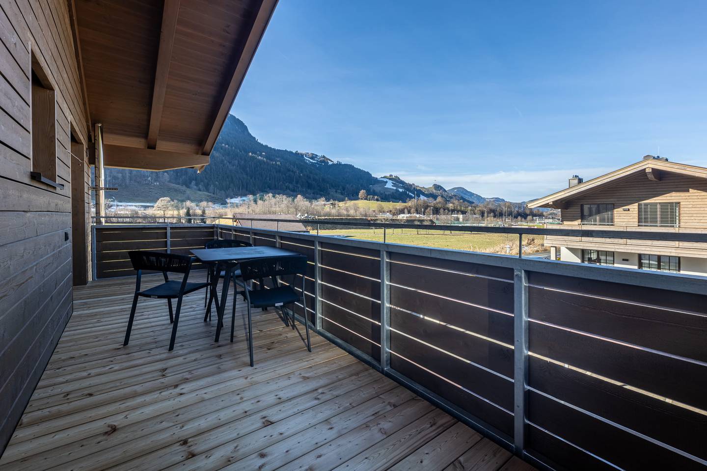 Neubau Dachgeschosswohnung mit Balkon und Aufzug