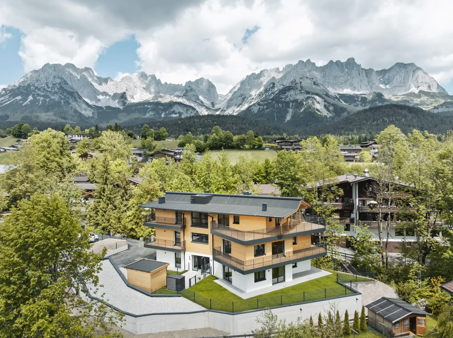 Penthouse with sunny terrace and mountain view