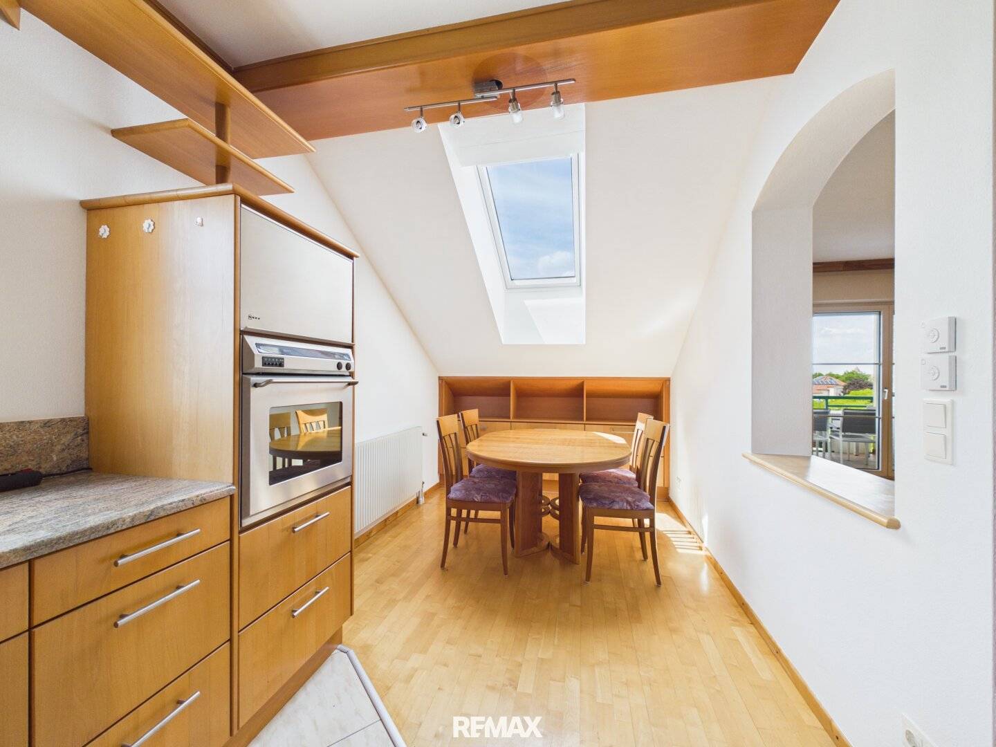 Helle Wohnung mit Balkon und Parkplatz in Gols