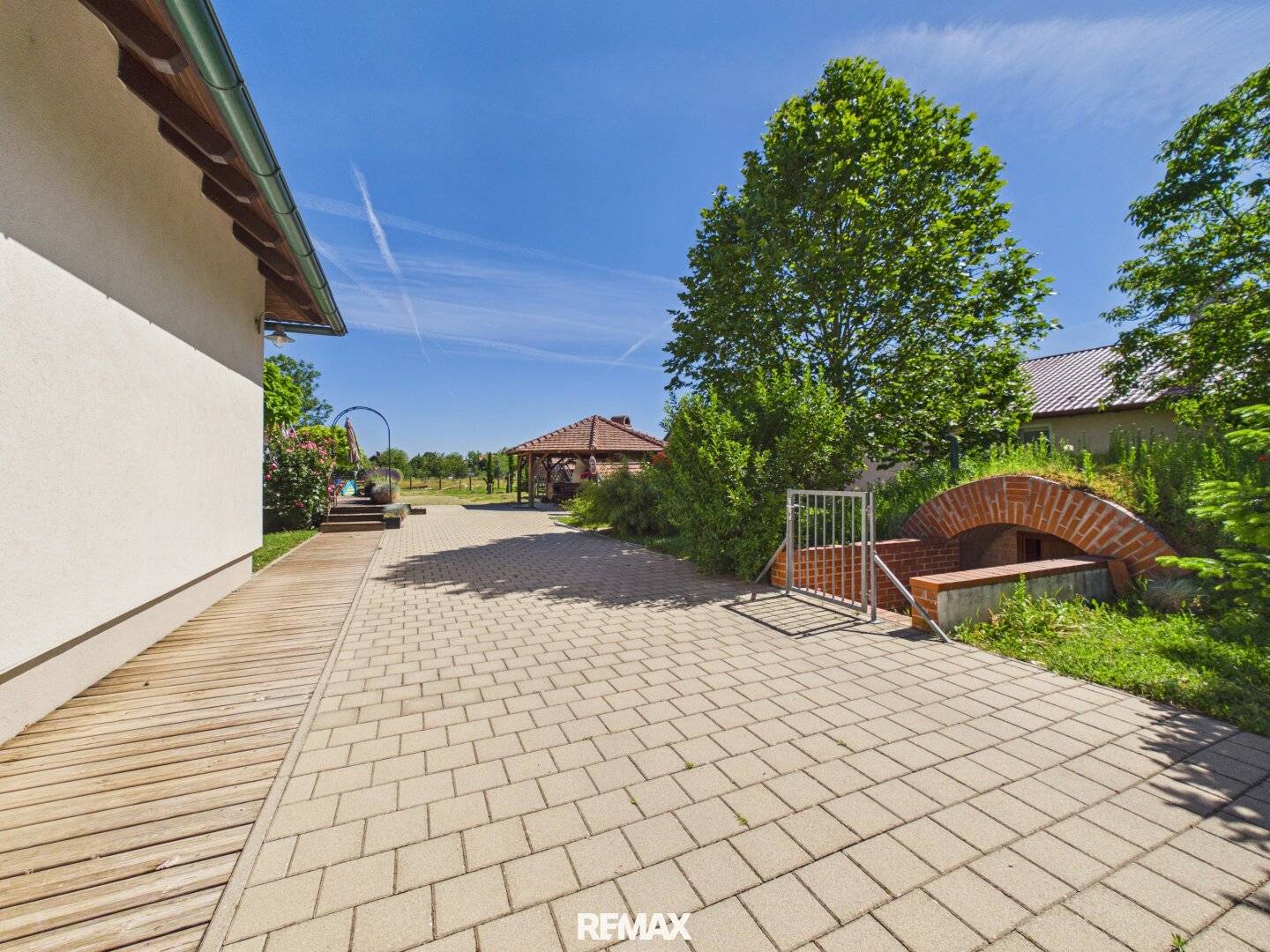 Landhaus mit großem Grundstück und Garten in ruhiger Lage