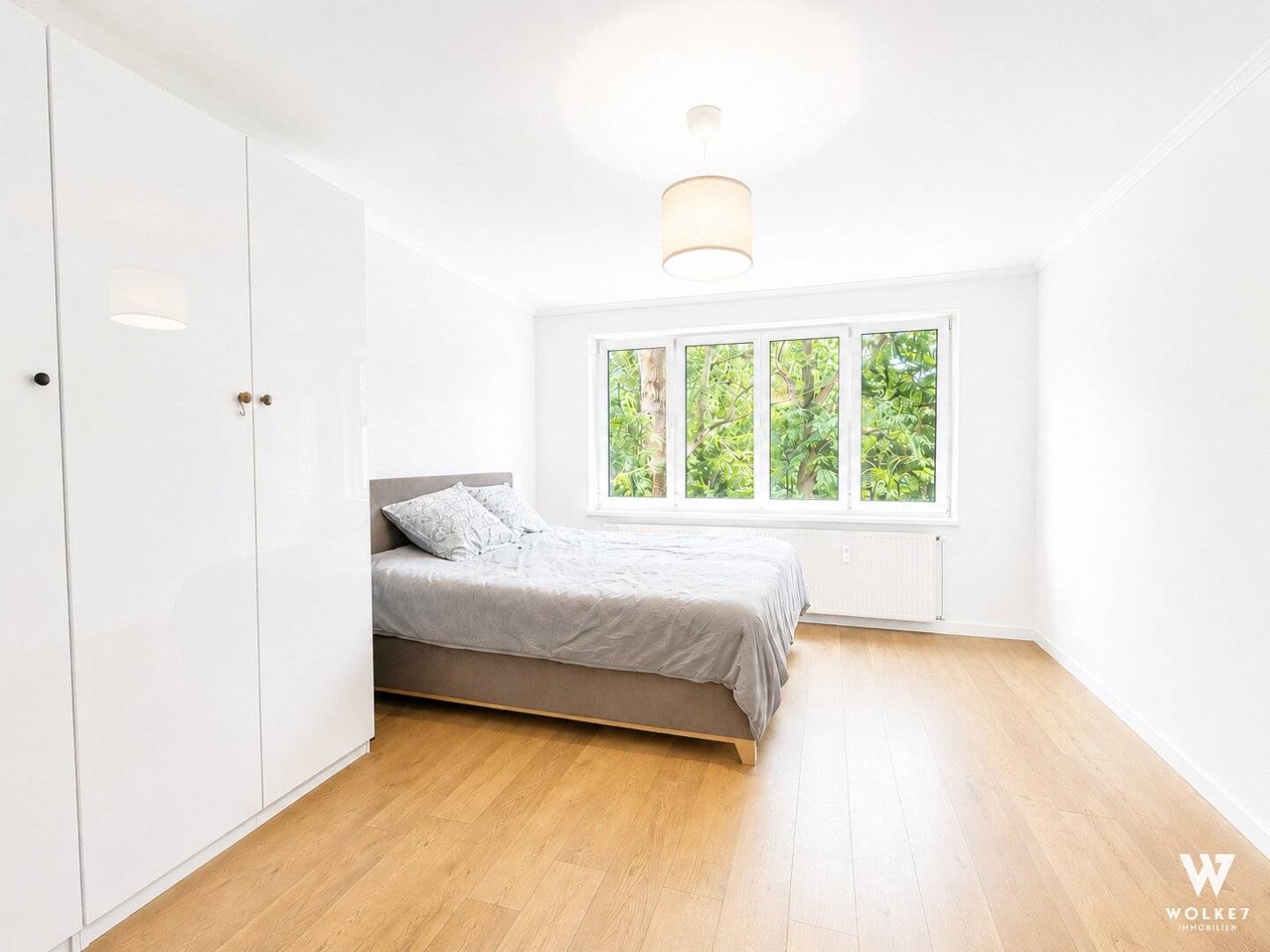 Bright apartment with garage and view of Alte Donau