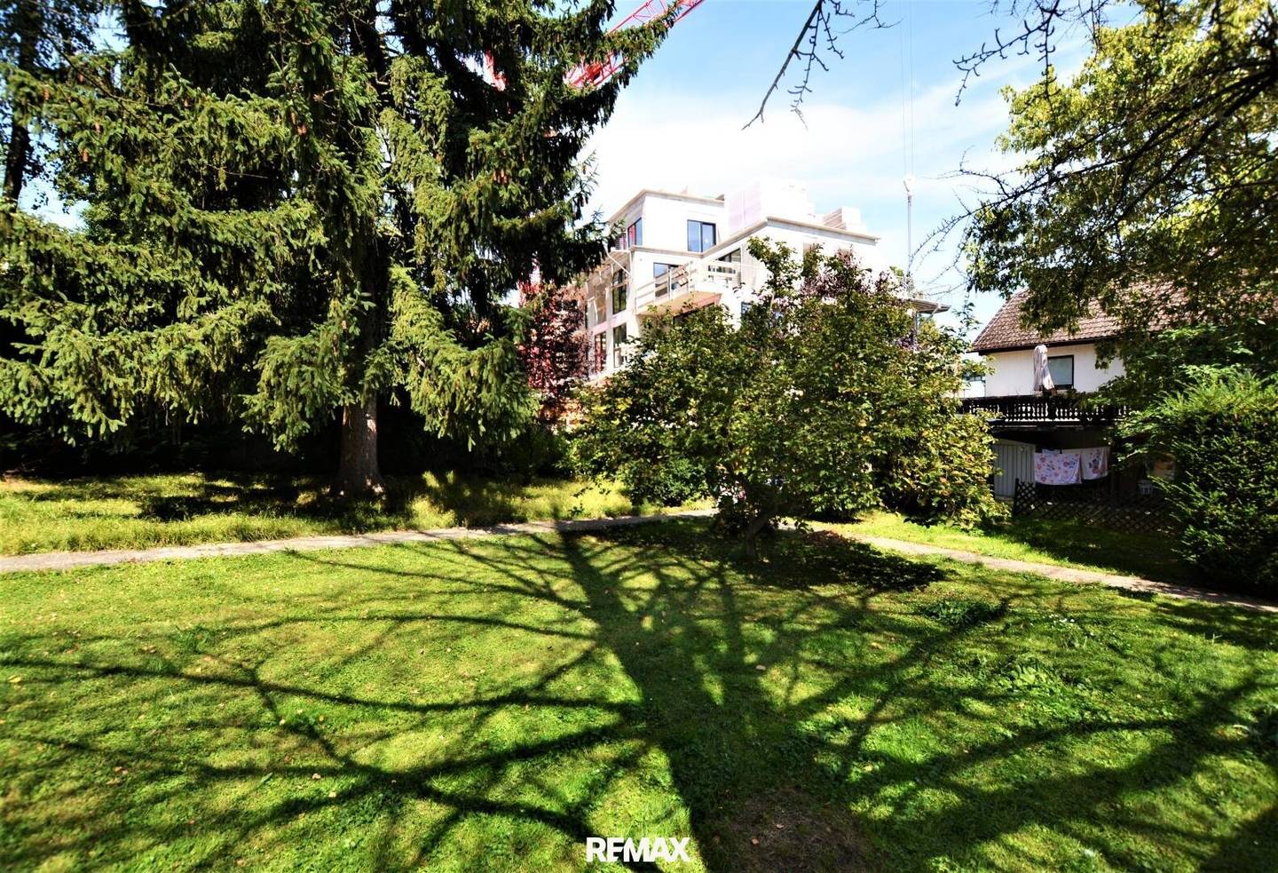Single-family home with terrace and two garages on Wolfersberg