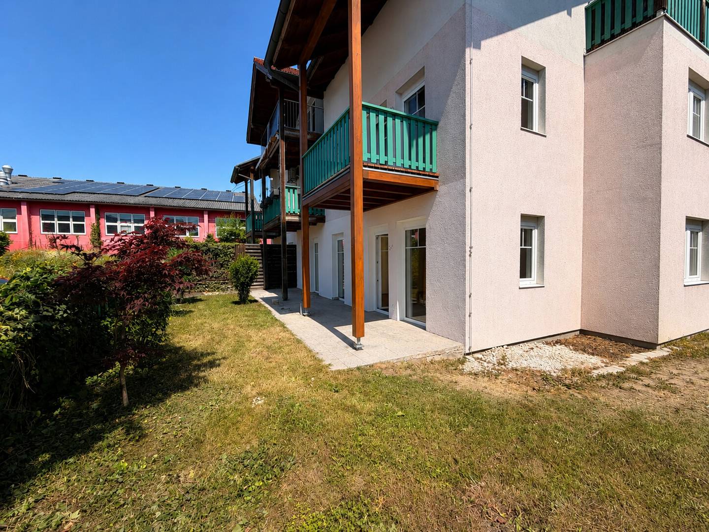 Barrierefreie Erdgeschosswohnung mit Terrassen und Gartenanteil