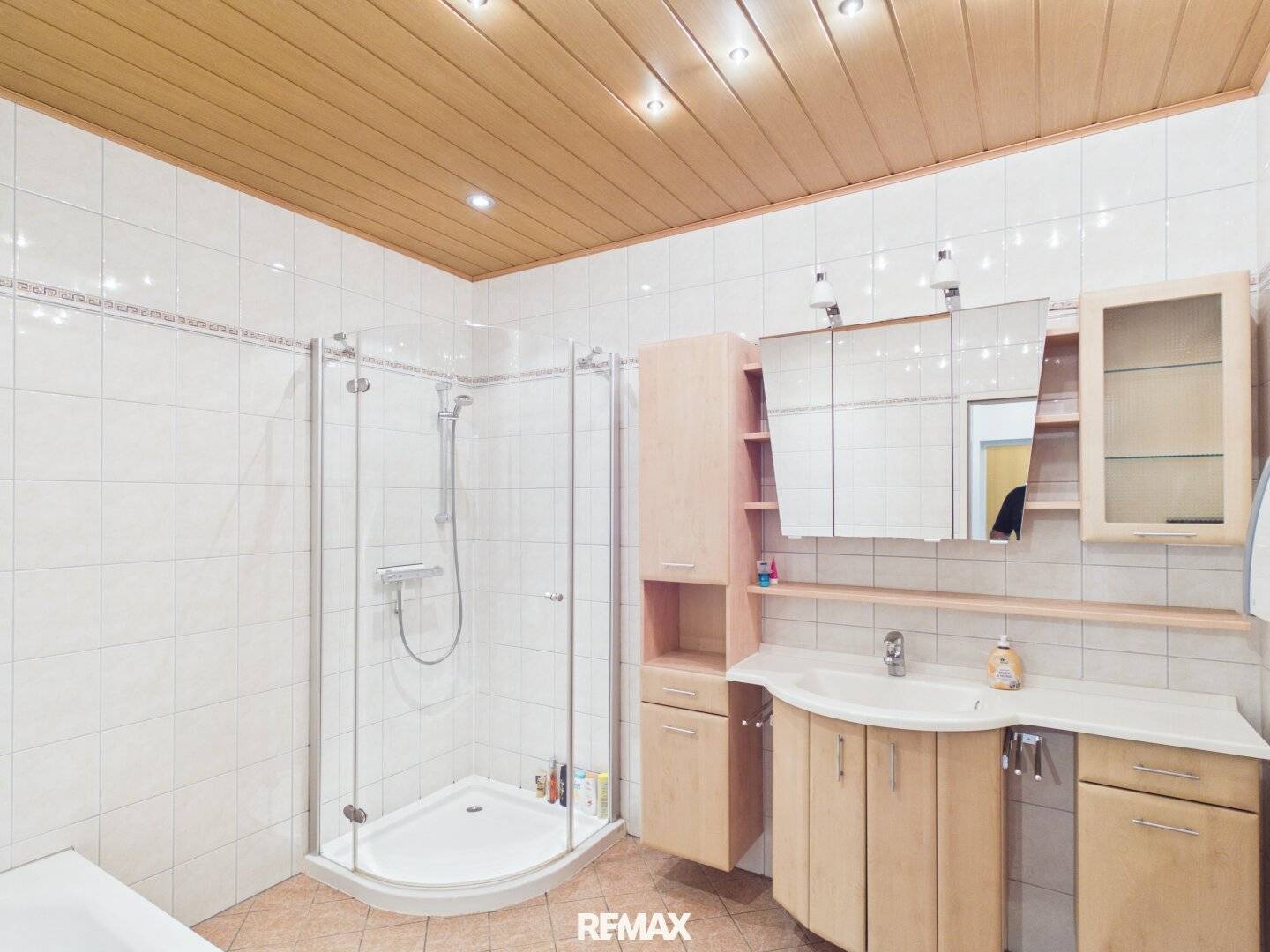 Geräumige Etagenwohnung mit sonniger Südwest Loggia und Waldblick